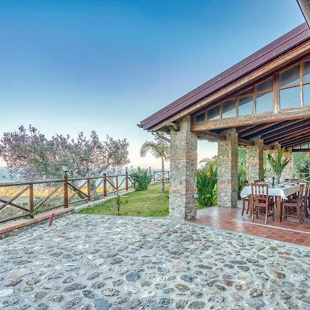 Nice In W/ Outdoor Swimming Pool, Sauna And 4 Bedrooms Hébergement de vacances *