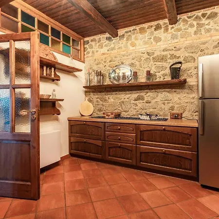 Nice In W/ Outdoor Swimming Pool, Sauna And 4 Bedrooms Semesterbostad Montepaone