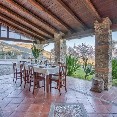 Nice In W/ Outdoor Swimming Pool, Sauna And 4 Bedrooms Hébergement de vacances *