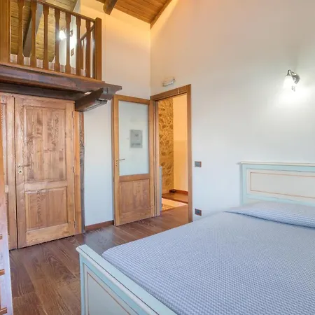 Hébergement de vacances Nice In W/ Outdoor Swimming Pool, Sauna And 4 Bedrooms Montepaone